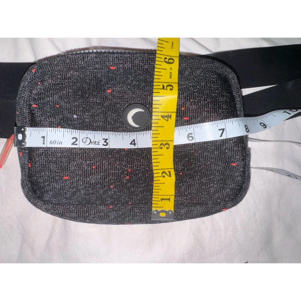 Zyia crossbody fanny pack belt bag black with red speckles rubber emblem - Picture 8 of 9